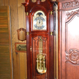 Grandfather Clocks | 5 Different Grandfather ClocksHoward Miller, Ramcraft and moreReynolds Absolute Auction