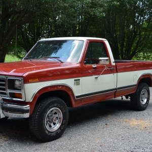 1986 Ford F150 Lariat XLT  58 HO  Automatic  4x4  42959 miles | 1986 Ford F150 Lariat XLT  5.8 H.O.  Automatic  4x4  42,959 miles