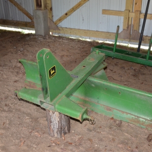 John Deere  Saundersville Ferry Auction | John Deere Grader Blad