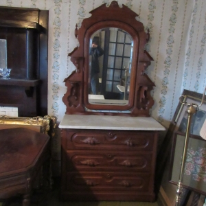 Tuckers Crossroads Antiques | Agee & Johnson  Absolute Auction