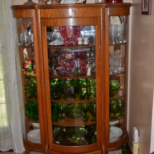 1622 Woodside Dr | Furniture  Glassware