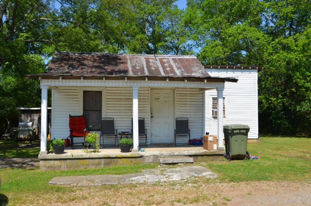 1045 Bluebird Rd
