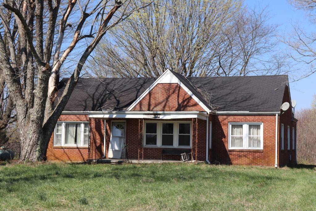 7140 Carthage Rd • Pleasant Shade TN